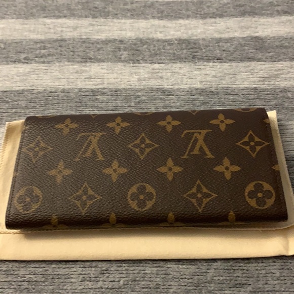 SOLD! Authentic Louis Vuitton Emilie Wallet In Monogram - Picture 3 of 7